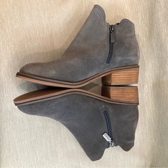 BLONDO Sz 8.5 Suede Low Heel Chelsea Pull On Ankle Boots Booties - Picture 5 of 11